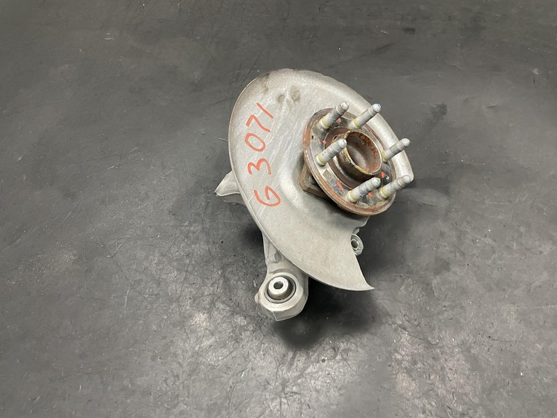 Rear Left Suspension Knuckle w/ Hub 2020 GMC Acadia 84196224 2017 2018 - 2023