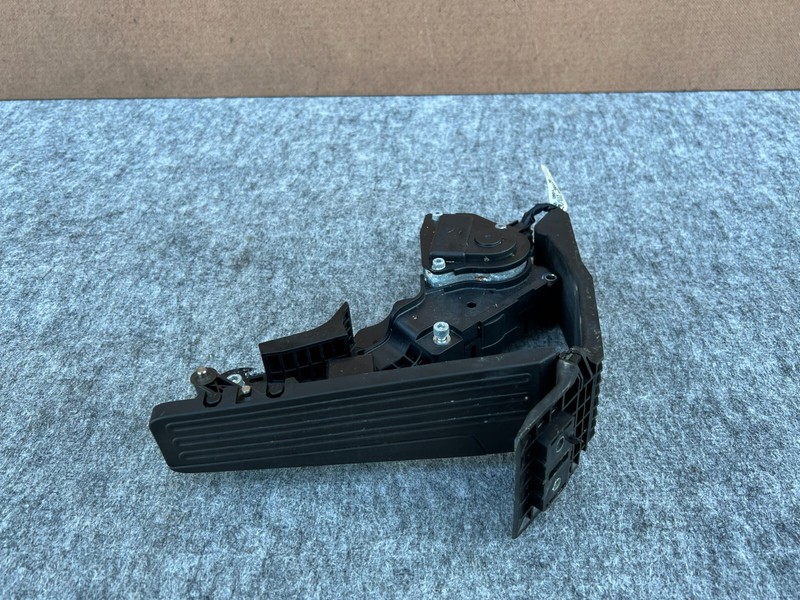 INFINITI Q50 Q60 2014-2022 OEM ADAPTIVE GAS PEDAL ACTUATOR ASSEMBLY 17K