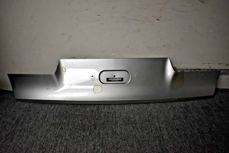 2021 BMW 7 SERIES REAR BUMPER TRIM LICENSE BRACKET FACTORY OEM
