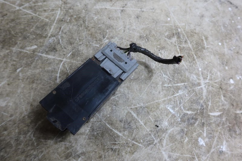 1987-1995 Jeep Wrangler YJ OEM Intermittent Wiper Relay Module w/ Plug 895600042