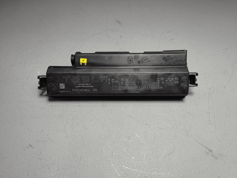 2016-2020 TESLA MODEL S FRONT FUSE RELAY JUNCTION BOX MODULE UPPER COVER OEM