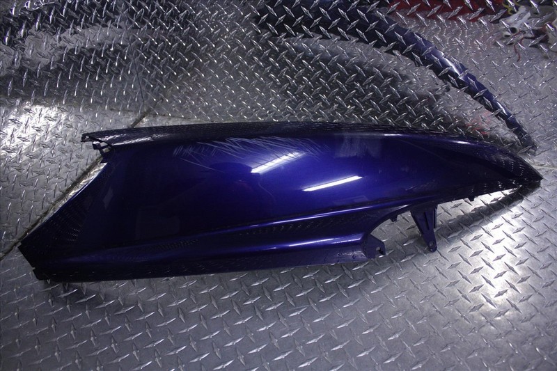 2005 YAMAHA YP 400 MAJESTY RIGHT REAR TAIL FAIRING COWL COVER PANEL YP400 05