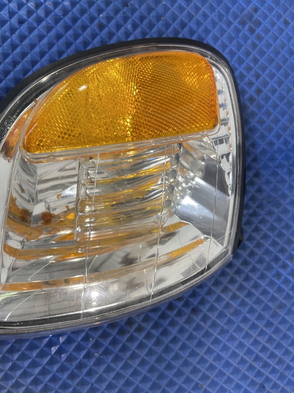 00-04 Toyota Tundr Front Passenger Right Turn Signal Parking Lamp Oem