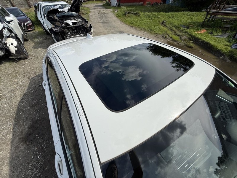 2009-2015 BMW 750i Roof With Sunroof White