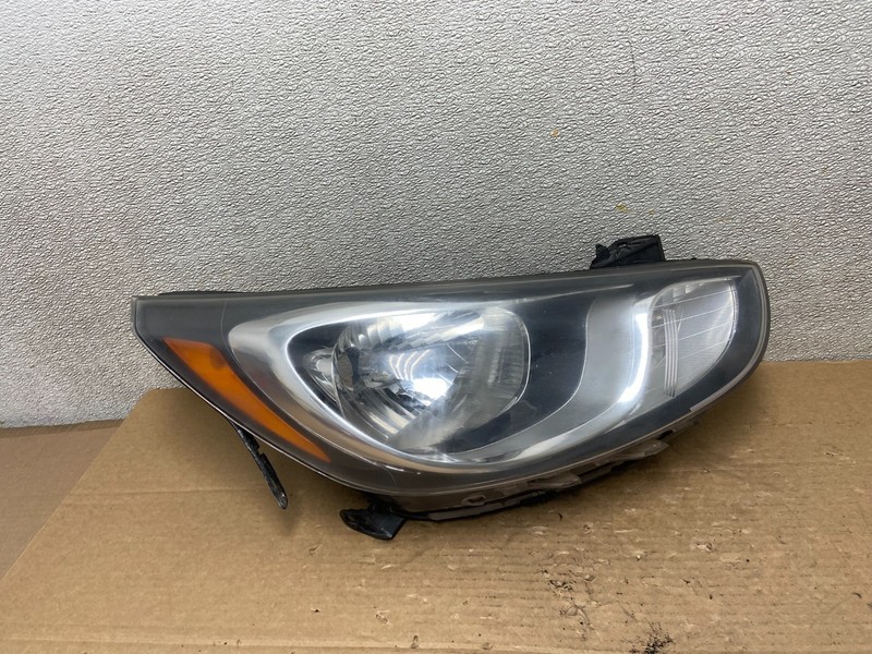 2013 to 2017 Hyundai Accent Right Passenger RH Side Headlight AB4608 DW