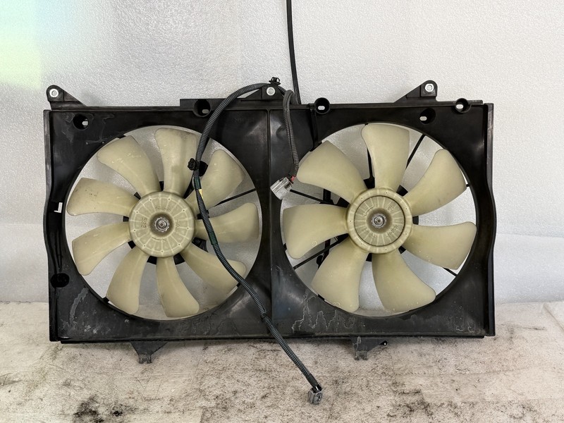 2004-2006 LEXUS ES330 Radiator Dual Cooling Fan Motor w/ Shroud 16711-20140