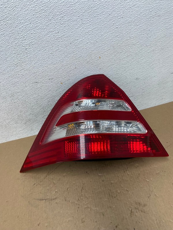 2005-2007 Mercedes-Benz C230 C240 W203 C-Class Left Driver Tail Light AD7691