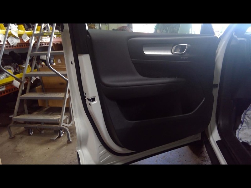XC40 2020 Driver Left Front Door Trim Panel 1686116