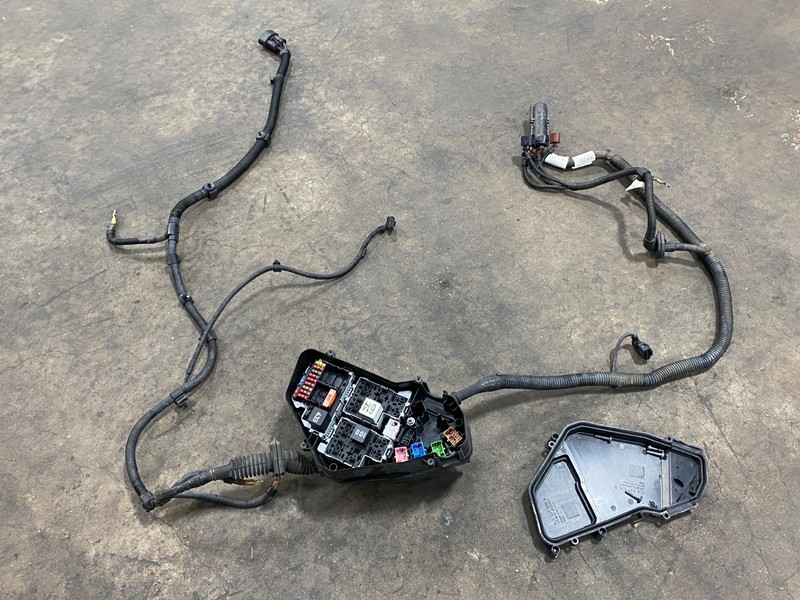 11-14 PORSCHE CAYENNE 3.6L ENGINE BAY FUSE RELAY BOX W/WIRING HARNESS OEM #A0.61