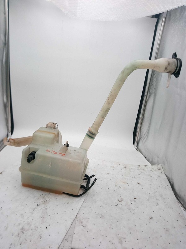 Used Washer Fluid Reservoir fits: 2008 Saturn VueGrade B