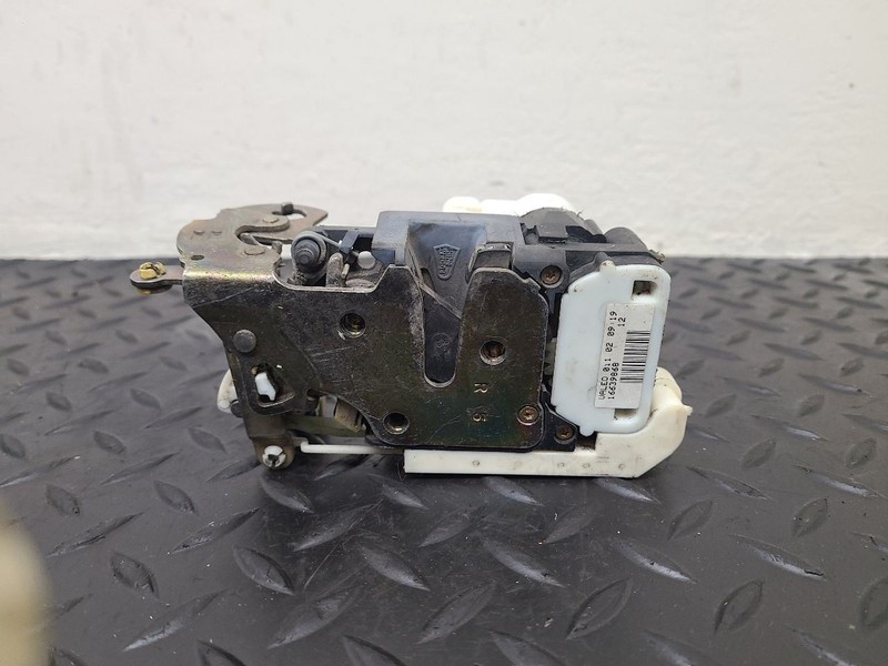 00-03 GMC Sierra Front Right Passenger Lock Actuator OEM 15110644