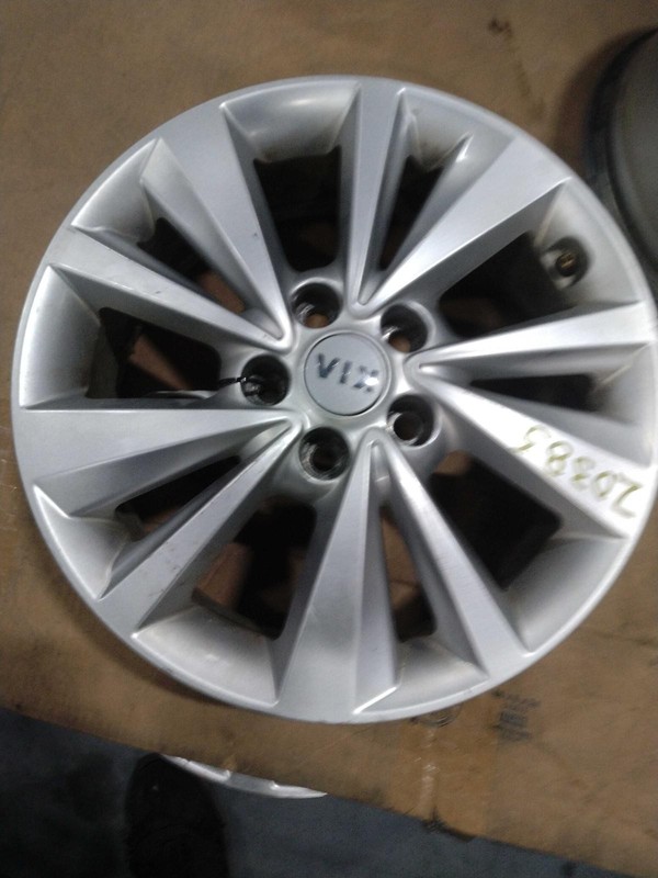 2017 KIA Sedona OEM Wheel Black 17 Rim 6.5 Width Used 129K Miles