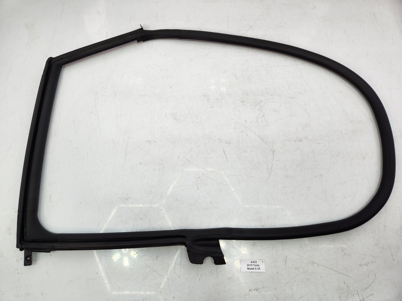 ✅ 12-20 OEM Tesla Model S Rear Left Driver Side Door Body Wheatherstrip Seal