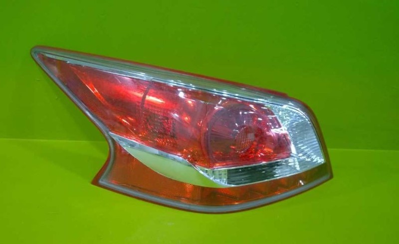 13 NISSAN ALTIMA DRIVER LEFT TAILLIGHT LAMP OEM 3200-33