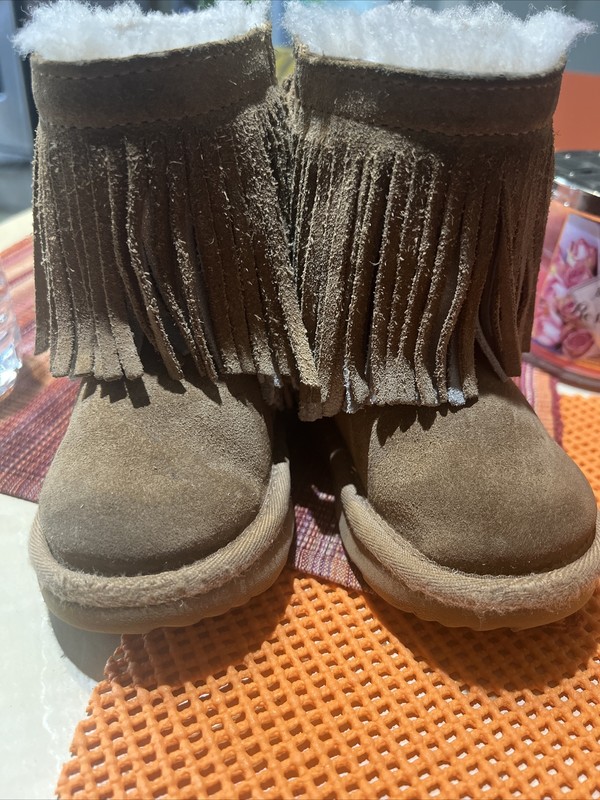 ❤️❤️UGG Toddler Fringe Boots 6