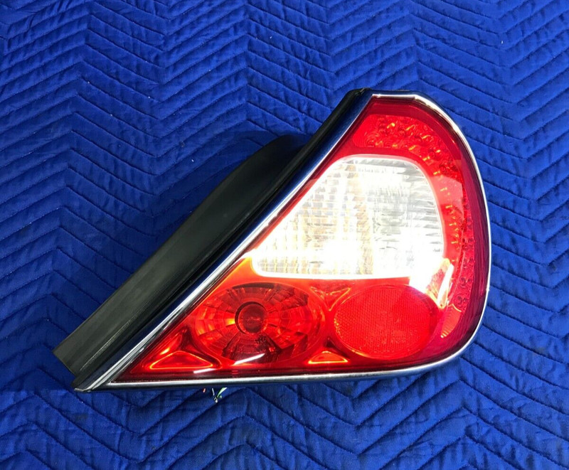 04-08 Jaguar XJ8 XJR Vanden Plas X350 Rear Right Passanger Side Tail Light Lamp