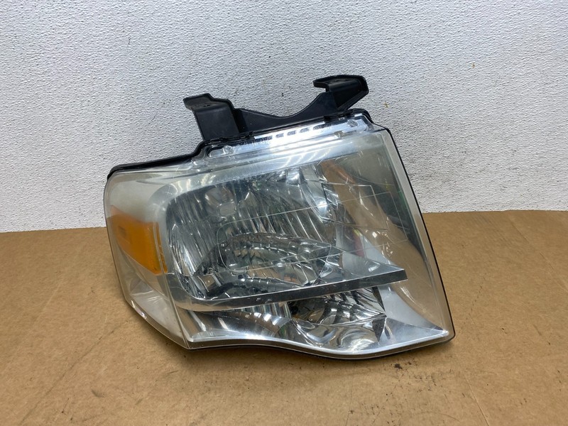 2007 to 2014 Ford Expedition Right Passenger RH side Headlight Halogen AE3164 DW