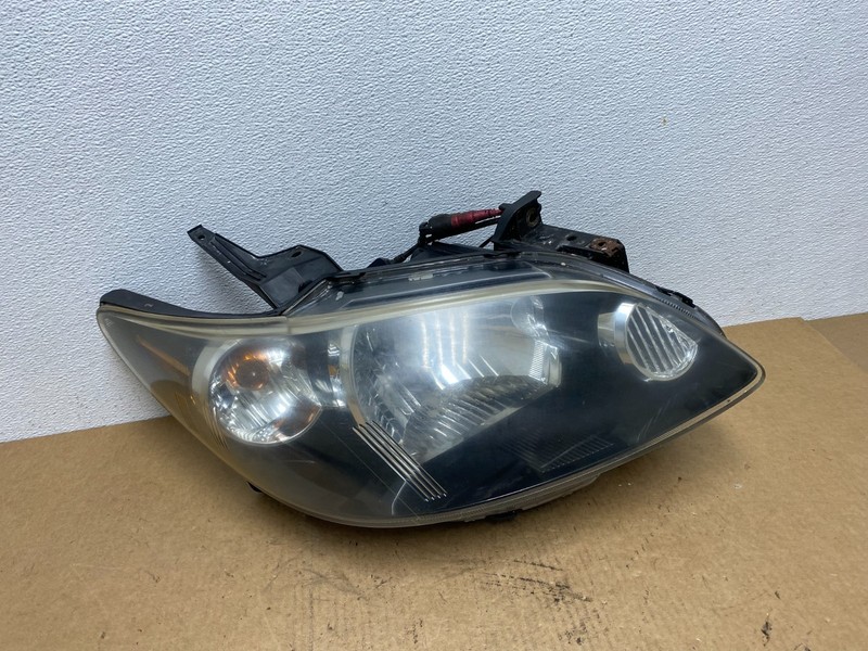 2004 to 2005 Mazda Mpv Black Bezel Right Passenger RH Headlight Oem AC3001 DG