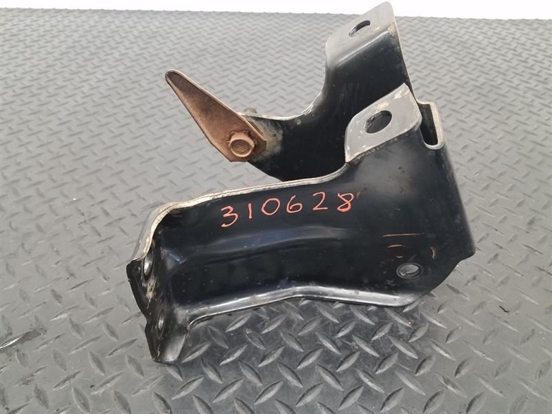 94-97 Mazda Pickup 4x4 Right Passenger Stabilizer Pivot Bracket OEM ZZL034922