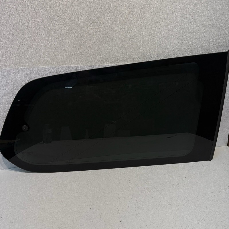 06-14 KIA SEDONA Right Passenger Rear Quarter Glass Window OEM