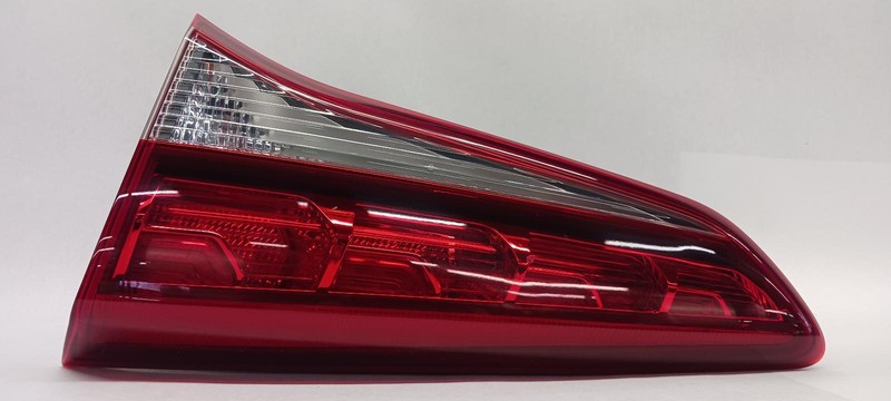 16-'18 HYUNDAI TUCSON Right passenger Taillight LED liftgate mounted OEM
