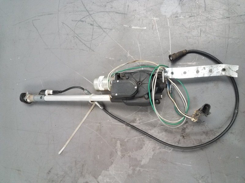 1996 Chevy Impala SS Sedan Power Radio Antenna #1675 H1