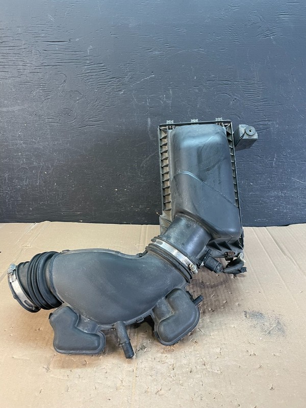 2010 2011 2012 Ford Fusion 3.5L Air Filter Cleaner Housing Box AD8266 DG