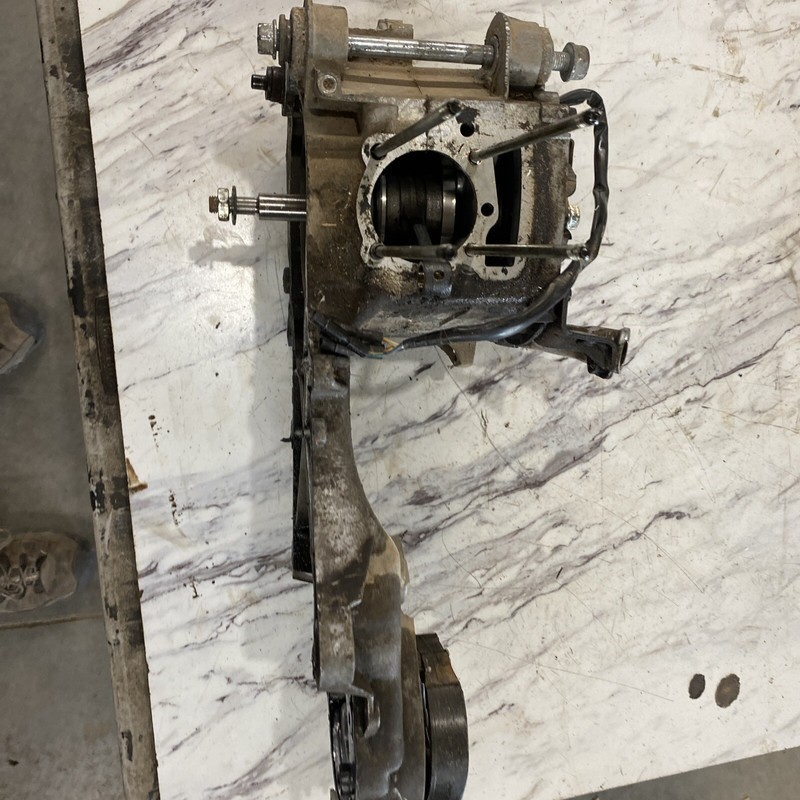 1985 - 2007 Honda CH80 CH 80 Elite Scooter Motor bottom and crank case crank