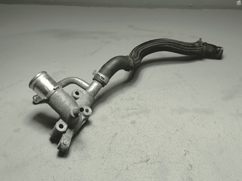 2018-2021 TOYOTA CAMRY 2.5L ENGINE MOTOR COOLANT WATER OUTLET FLANGE W/ HOSE OEM