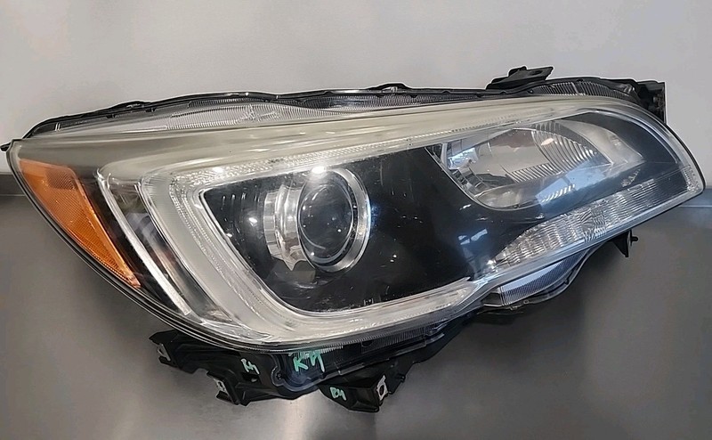 2015 - 2017 SUBARU LEGACY OUTBACK SEDAN RIGHT SIDE HEADLIGHT OEM XENON HID RH