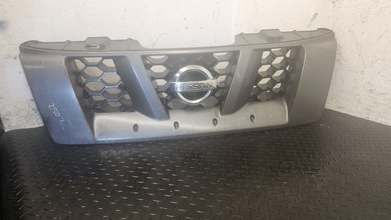 05-08 Nissan Xterra Grille Assembly OEM 62310-EA000