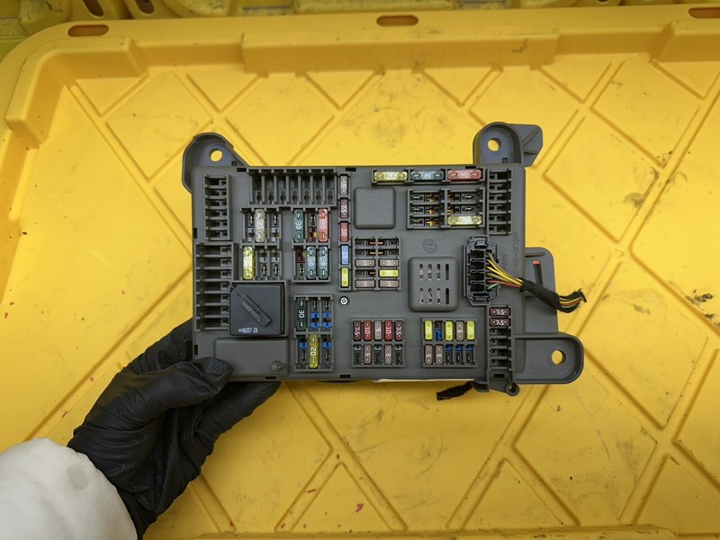 2007 - 2012 BMW X5 Fuse Box Relay Control Module Unit 518954020A OEM