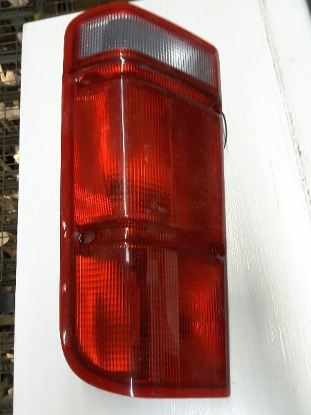 01 02 LAND ROVER DISCOVERY R. TAIL LIGHT DISCOVERY BODY MTD FROM VIN 294132