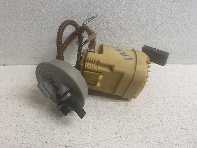 1994-1996 VW Jetta 2.8 Fuel Pump w Sending Unit & Bracket