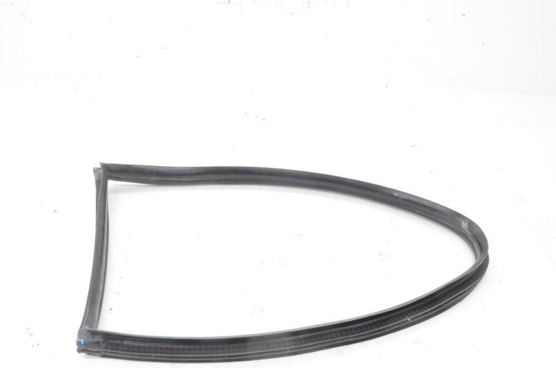 1999-2004 Porsche 911 996 Driver Left Rear Quarter Window Glass Seal