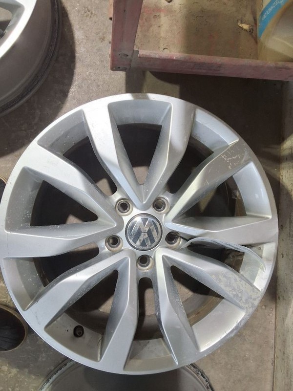 2013-2016 Volkswagen Beetle Wheel Rim 17x7 Alloy Exposed Lug Nuts 10 Spoke