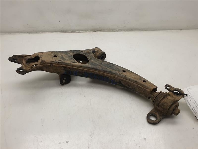 96-00 TOYOTA RAV4 PASSENGER SIDE FRONT LOWER CONTROL ARM ASSEMBLY