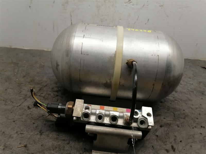 Suspension Air Tank Reservoir With Valve 2004 Jaguar XJ8 2W93-5B696-AE
