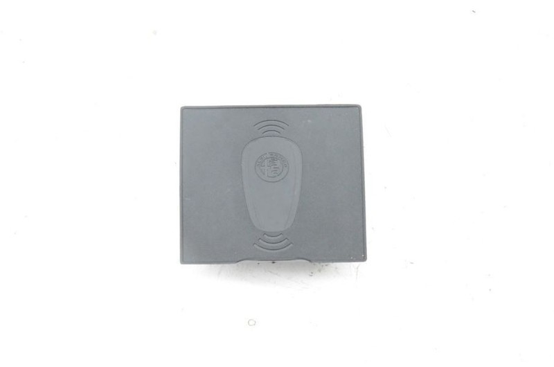 2017-2019 ALFA ROMEO GIULIA CONSOLE KEY WIRELESS CHARGER INSERT COVER
