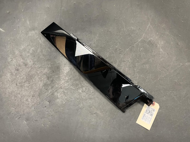 Front Right Door Window Rear Side Molding 2020 GMC Acadia 84513570 2017 - 2023