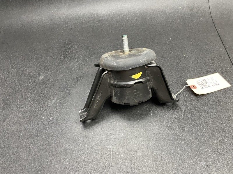 Right Engine Mount Bracket 2018 Kia Sportage 21810-D9200 2017 2019 2020 - 2022