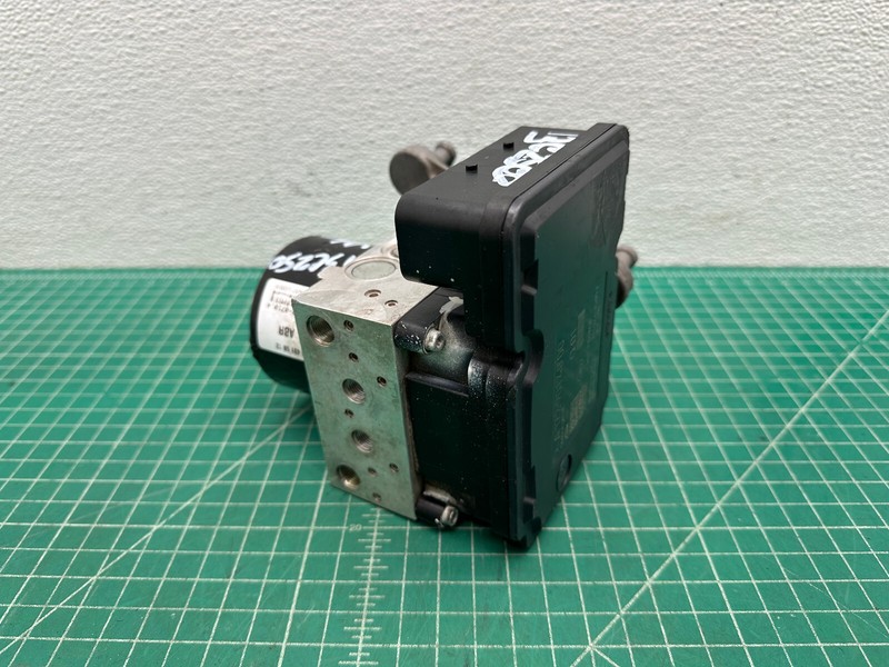 12-15 Mercedes C-class W204 ANTI LOCK BRAKE PUMP CONTROL MODULE OEM