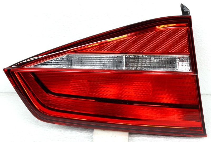 OEM Left Driver Side Halogen Tail Lamp For Volkswagen Jetta Trim Chipped
