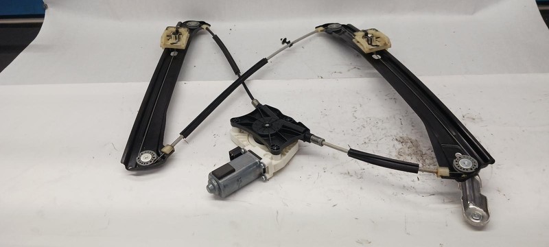 18-'24 VOLKSWAGEN TIGUAN Right front Window Regulator w/motor OEM 1 Year Wnty!