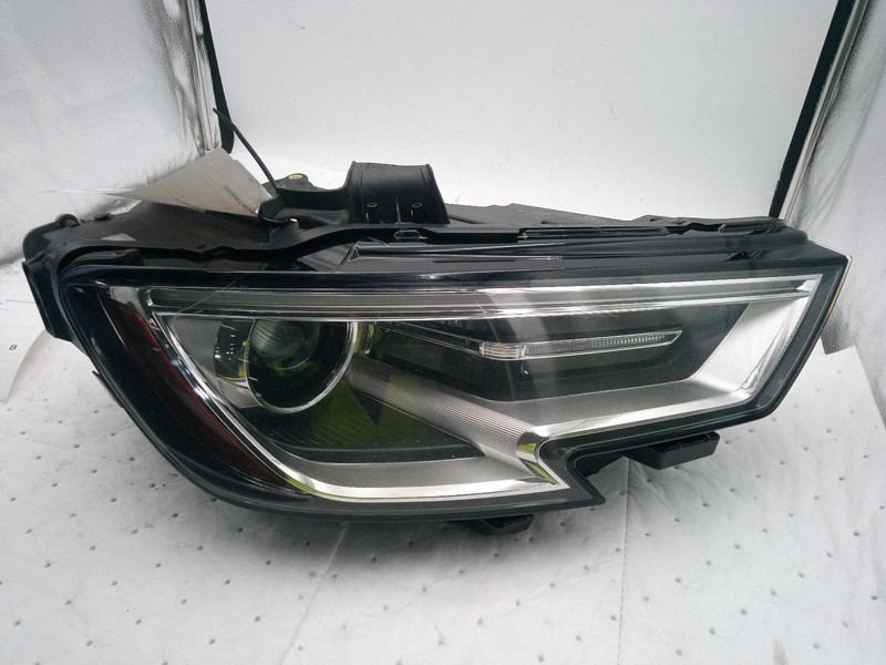 Used Right Headlight Assembly fits: 2019 Audi A3 LED Right Grade B
