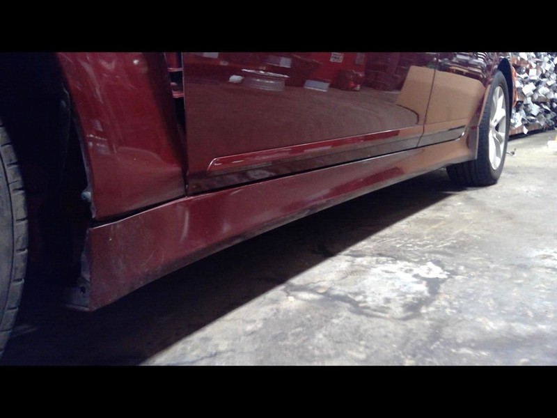 GENESIS Sedan 2009-2014 Left Rocker Panel Moulding 1669225
