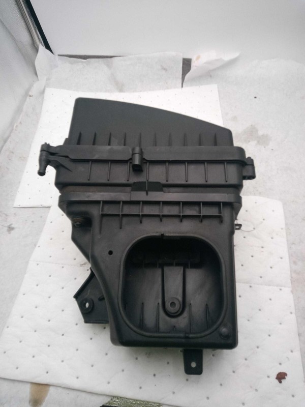 2015 Chrysler 200 Air Cleaner Assembly OEM 2.4L Black Used 136K Miles