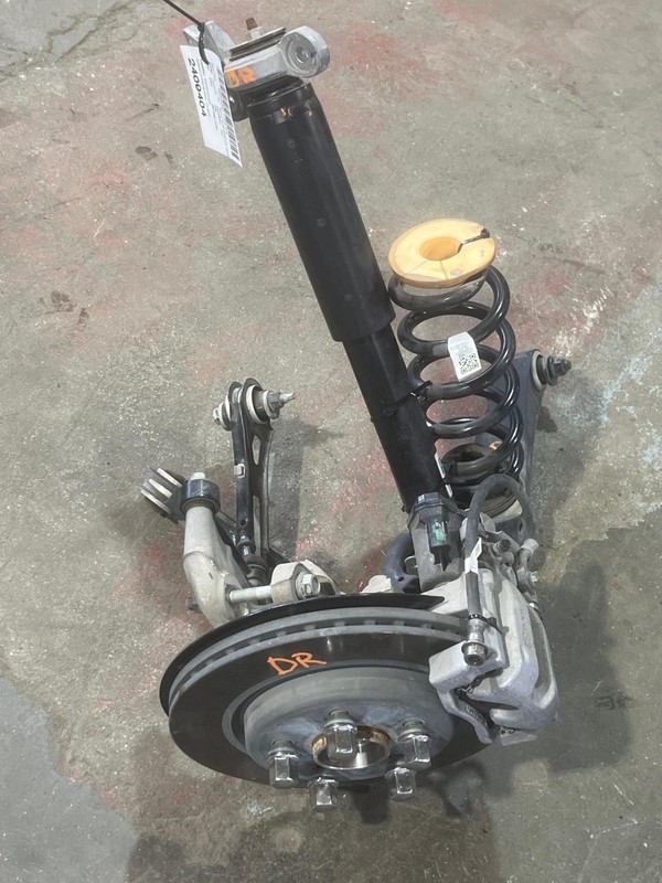 2019-2024 Cadillac XT4 Driver LH Rear Suspenion W/o Crossmember W/ Spring & Hose