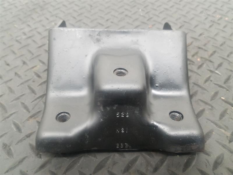 03-09 Hummer H2 6.0L Left Driver Engine Mount Bracket OEM 15871387