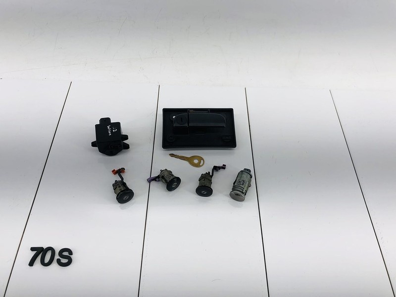 2002 JEEP WRANGLER GLOVE BOX STORAGE LOCK & DISCONNECT SWITCH & CYLINDER SET OEM